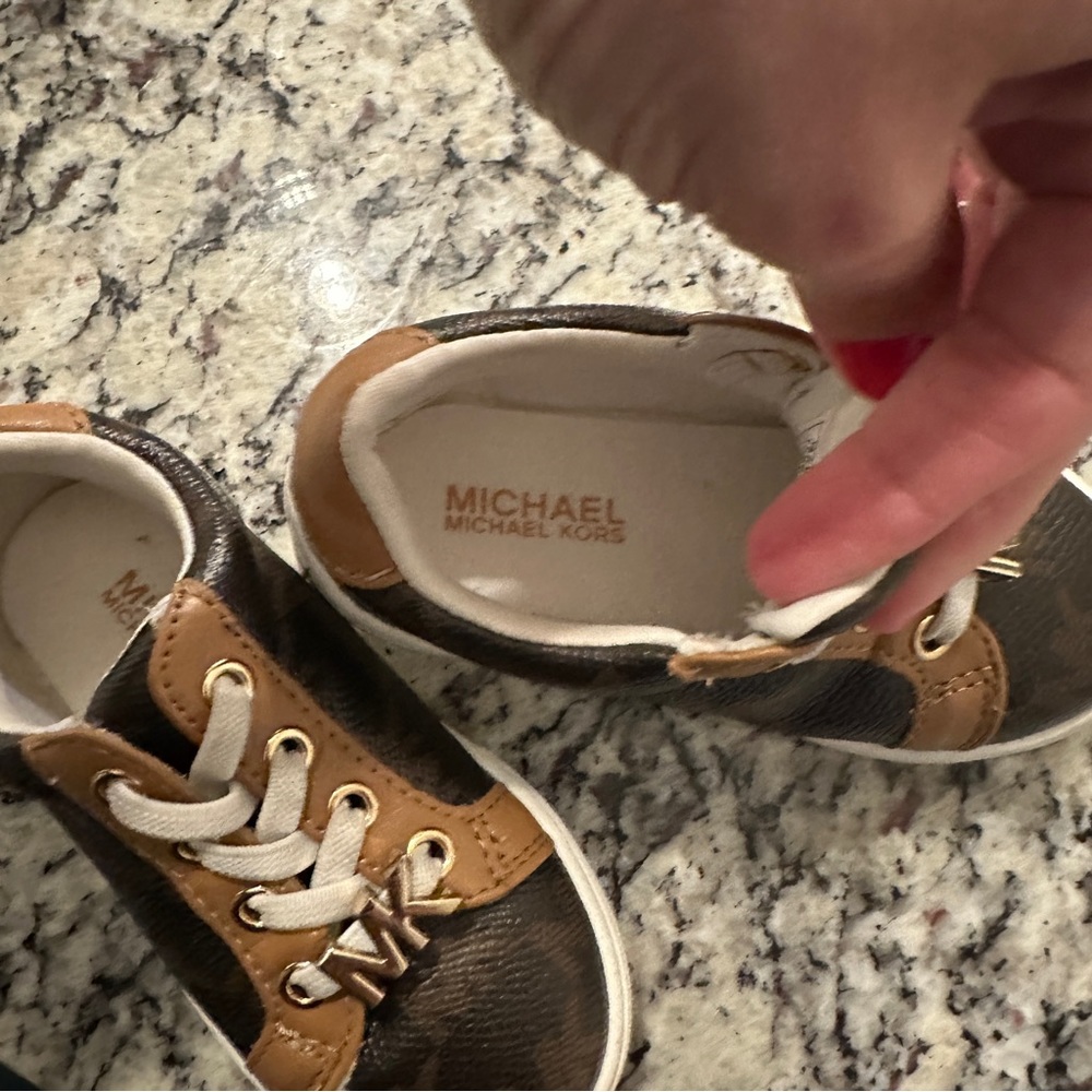 Michael Kors baby/toddler walking size us 5 shoe, uk 4.5, eur 21, cm 11 Brown - Picture 4 of 10